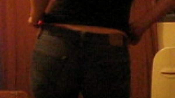 colombianita dancing in front the webcam in jeans and showing her ass in thong