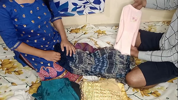 Helped step sister to fold her dress and fucked her pussy