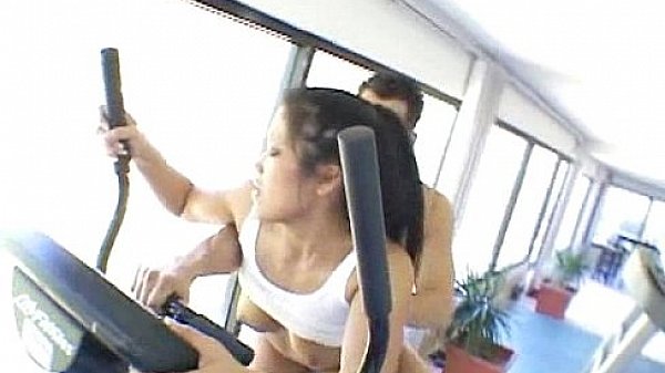 asian hottie fucked in the fitness center