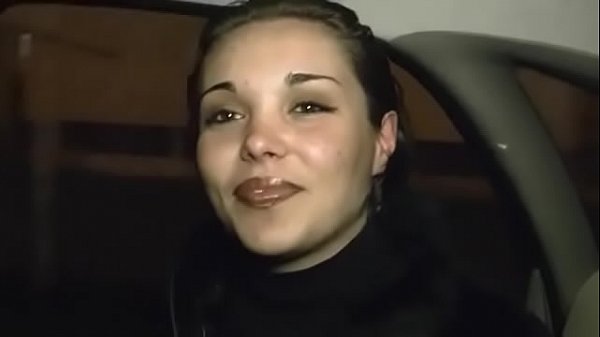 coquine prit en gangbang pour un anniversaire apr&egrave;s un strip