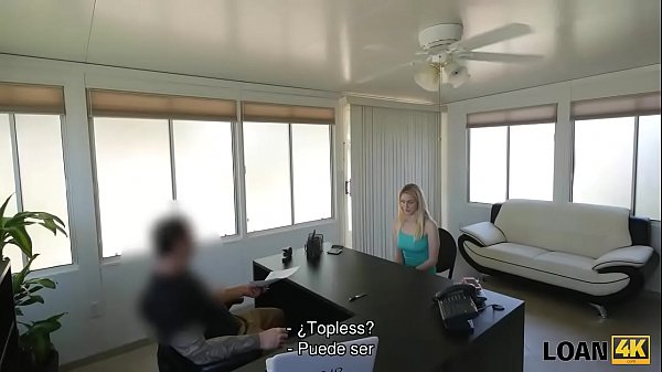 LOAN4K. La guapa rubia Allie Rae con gusto le da mariquita al agente de pr&eacute;stamos 