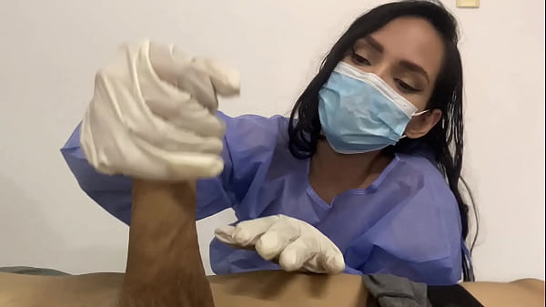 A mi paciente se le puso bien dura, no me pude resistir - PORNO EN ESPA&Ntilde;OL