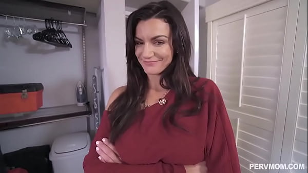 My curvy stepmom and I both have needs so we fucked 