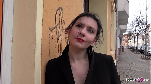 GERMAN SCOUT - SCHUELERIN ANNA IN BERLIN BEI STRASSEN CASTING IN DEN ARSCH GEVOEGELT
