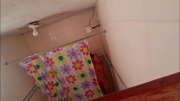 Amiga de la universidad se quedo en casa 