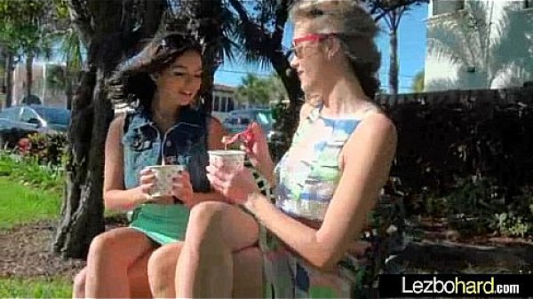 (Shae Summers & Brianna Oshea) Teen Hot Lesbians Girls In Sex Act On Cam vid-27  