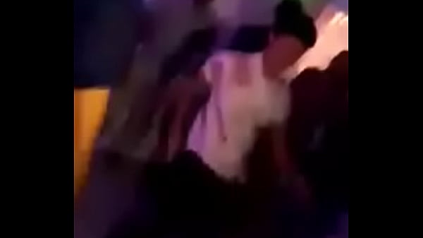 Chamaquito perreando fuerte en una disco mela *termina en org&iacute;a*-Parte 1