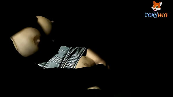 En el taxi desnudandome y tocando mi pucha rasurada