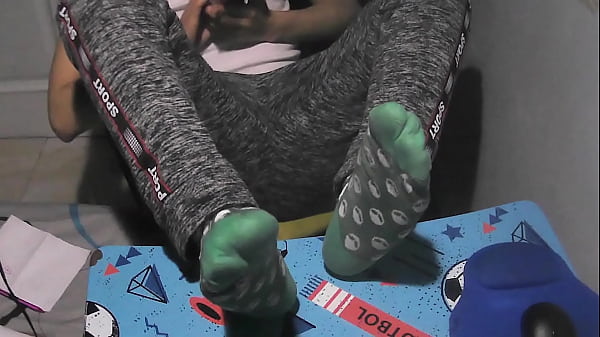 Having a good time with my dirty soles in my webcam 