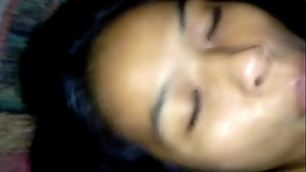 น้ำเงี่ยนในปากเพื่อนสาวหีสวย