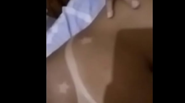 Tia gostosa com marquinha se masturbando  