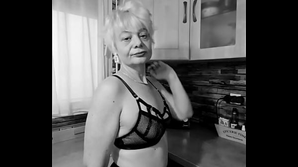 Coucou toi je suis une milf mature toute chaude qui aime le sexe