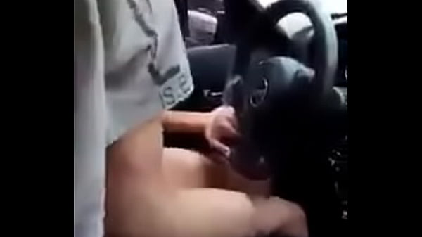 hago correr ah mi prima en el coche mientra manejo