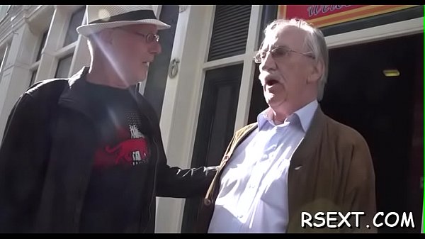 Man gets his dick sucked 