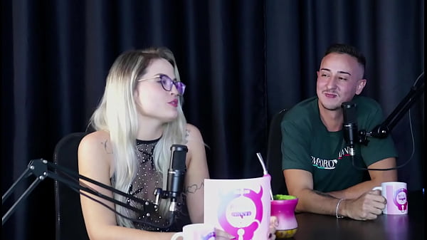 Aproveitou os nudes para monetizar, fez foto se masturbando com banana e gosta de fazer atendimento, mas... - Jujube Del&iacute;cia (SHEER/RED)