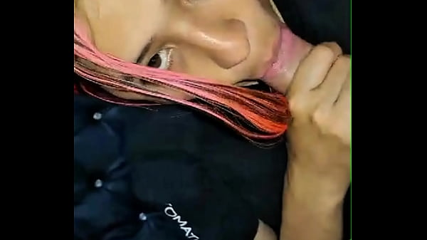 Madrastra atrapada debajo del sof&aacute;: &iexcl;el hijastro recibe un rapidito y caliente creampie! ( CASERO REAL)  