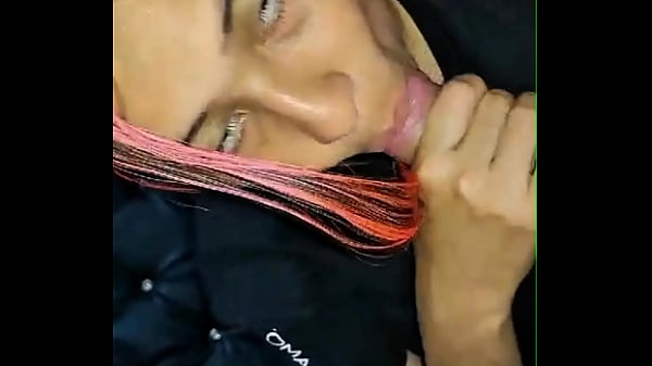 Madrastra atrapada debajo del sof&aacute;: &iexcl;el hijastro recibe un rapidito y caliente creampie! ( CASERO REAL)