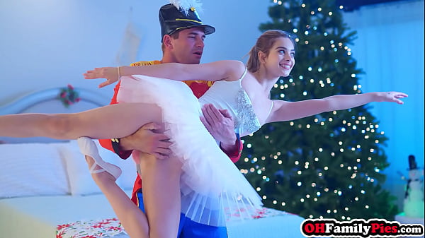 Sexy stepsis Little gave a perfect blowjob to her stepbrother and babe enjoyed hot sex