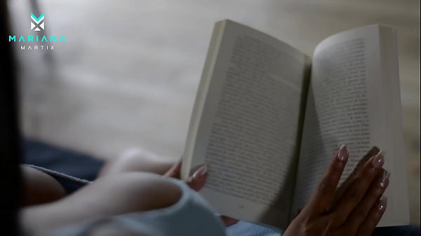 A masseur is lost and he came to my house to offer me a very hot massage to which I gladly agreed and finished with the milk in my ass  