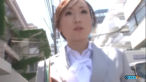 Office guys get their fill from the hottie