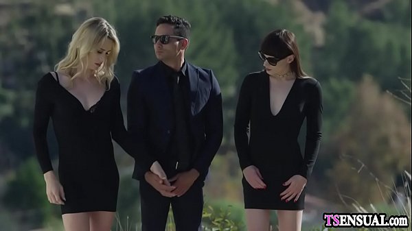 Dirty skinny tranny stepmom wants a crazy anal sex