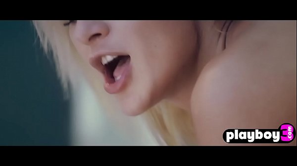 Skinny rich girl fucked by a worker in a outdoor sex