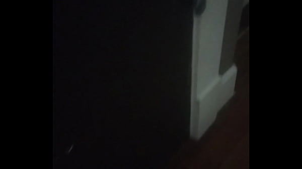 Hijastra descubre que entro a su abitacion