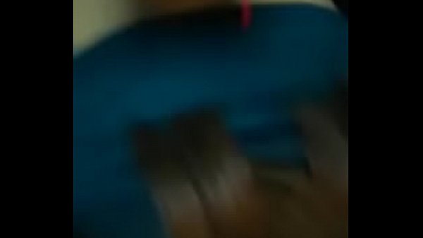 Bạn c&ugrave;ng lớp b&ecirc;n, say v&agrave;o nh&agrave; vệ sinh lu&ocirc;n kh&ocirc;ng chịu được kieu anh