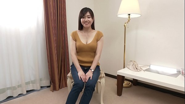 「浮気しちゃいけない！と頭では分かってても気づくと男の人に説得されて、（バレなければいいのか&hellip;）と思っちゃうんです（笑）。」そう自分の性格を自己分析する栗林愛子さん35歳。結婚8年目のご主人とは今も夫婦仲良好でセックスは週に1回。「それとは別にオナニーも朝晩2回してます！」AVを見ながらのオナニーが趣味だという彼女。