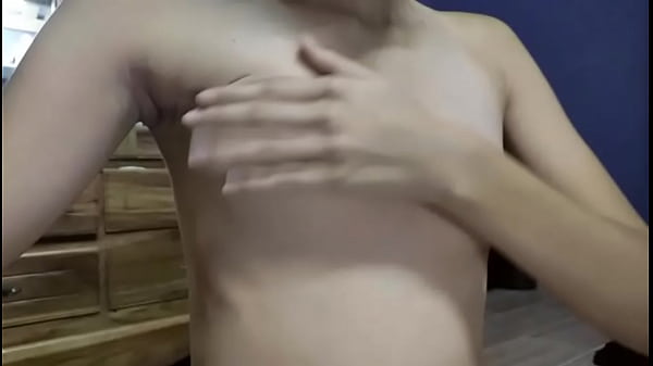 perrita rica hondure&ntilde;a jugando con su co&ntilde;o