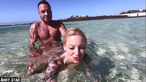 PAAR FILMT SICH MIT GOPRO IM MEER