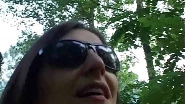 Mio amico si &egrave; masturbato in macchina, ha perso la testa e l'ha scopata per strada  