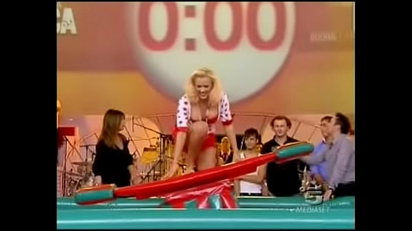 A blonde Italian celeb is doing some indoor surfing for a TV show in a miniskirt, it was always clear there was be the inevitable upskirt oops fun