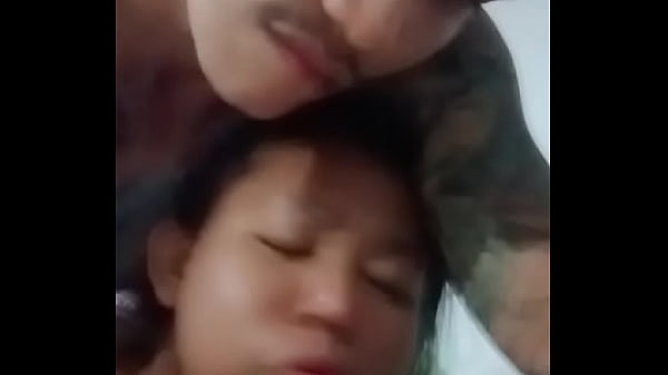 อยากอมควยใหญ่ๆ คนอื่นต่อหน้าผัวแล้วโดนแตกปาก จะเอาให้สะใจเลย