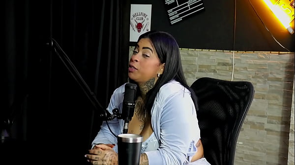 Tentaram dar uma de malandro, come&ccedil;ou por dinheiro, ficou nervosa com o primeiro cliente, foi abandonada no hotel e j&aacute; brigou com clientes - Marcelly Melo (SHEER/RED)  