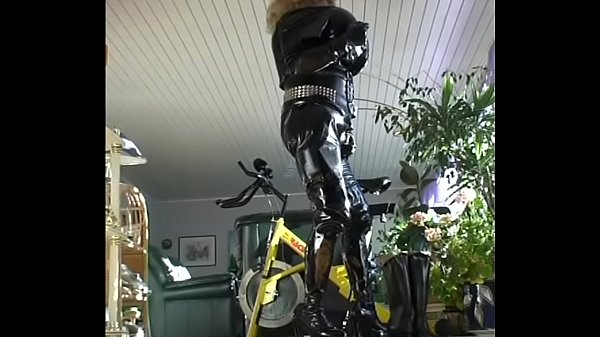 RoxinaInShinyCatSuit241005XXL.WMV