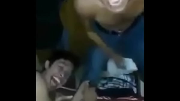 Gay chupando el qlo :v  