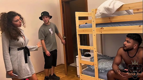 Sonhei que estava comendo a buceta e o rabo da minha colega de quarto Italiana no acampamento de ver&atilde;o, essa Lady Ana &eacute; mesmo um sonho