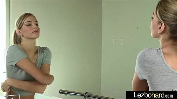 (Riley Reid & Kenna James) Superb Horny Lesbians Have Fun In Front Of Cam mov-24