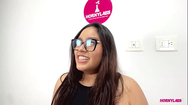 Chica de gran culo se anima a pasar su primer casting - La chica del Dragon