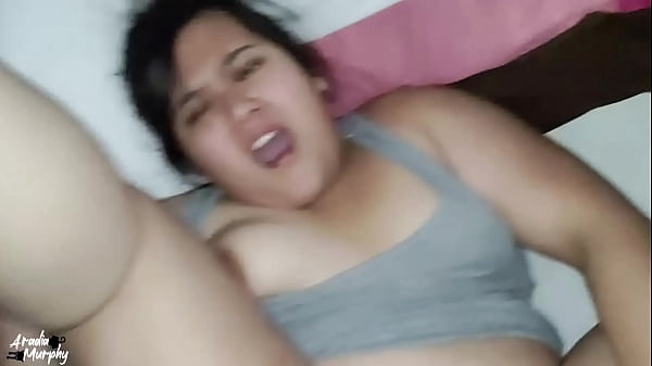 Esposa infiel folla delicioso mientras su marido trabaja en el turno de noche