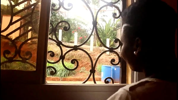 La patronne qui Trompe son mari avec son gardien maison, le vigile de la r&eacute;sidence. Surprise par le mari dans une baise torride tr&egrave;s hot, il les demandes de baiser a trois dans un trio devant. Entre l'adult&egrave;re, et la corruption s  