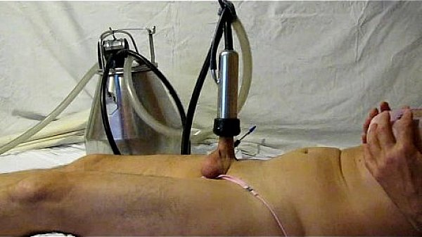 MVI 0269.machine a traire sur le lit