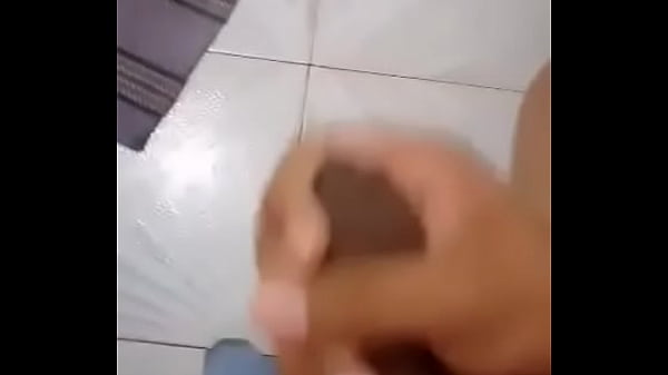 Hetero se masturba y me manda v&iacute;deo