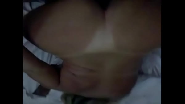 Gemendo,  xingando e gozando na pica grande