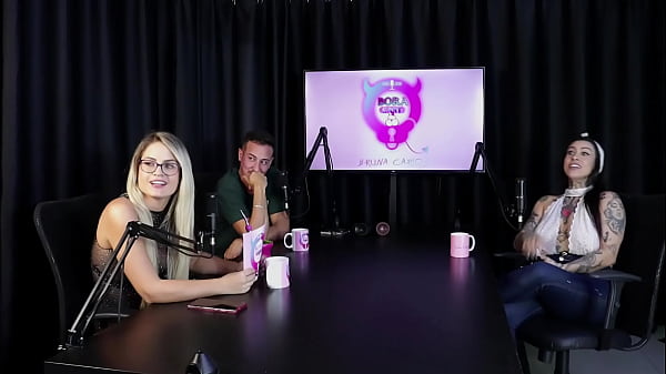 Gosta de fazer um boquete babado, teve o gang bang reverso, j&aacute; realizou quase todos os fetiches e adora invers&atilde;o - Lexi Mallet (SHEER/RED)