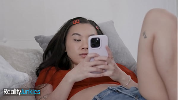 ADULTMOBILE - REALITYJUNKIES - Kimmy Kimm - Naughty Sister 