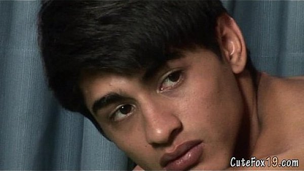 Fresh-faced gay boy charming the cam