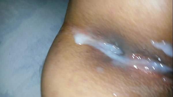 llen&aacute;ndolo el culo de leche