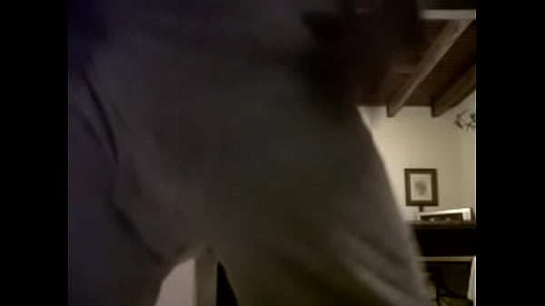 ARGENTINO CORDOBES SE HACE LA PAJA EN LA COCINA